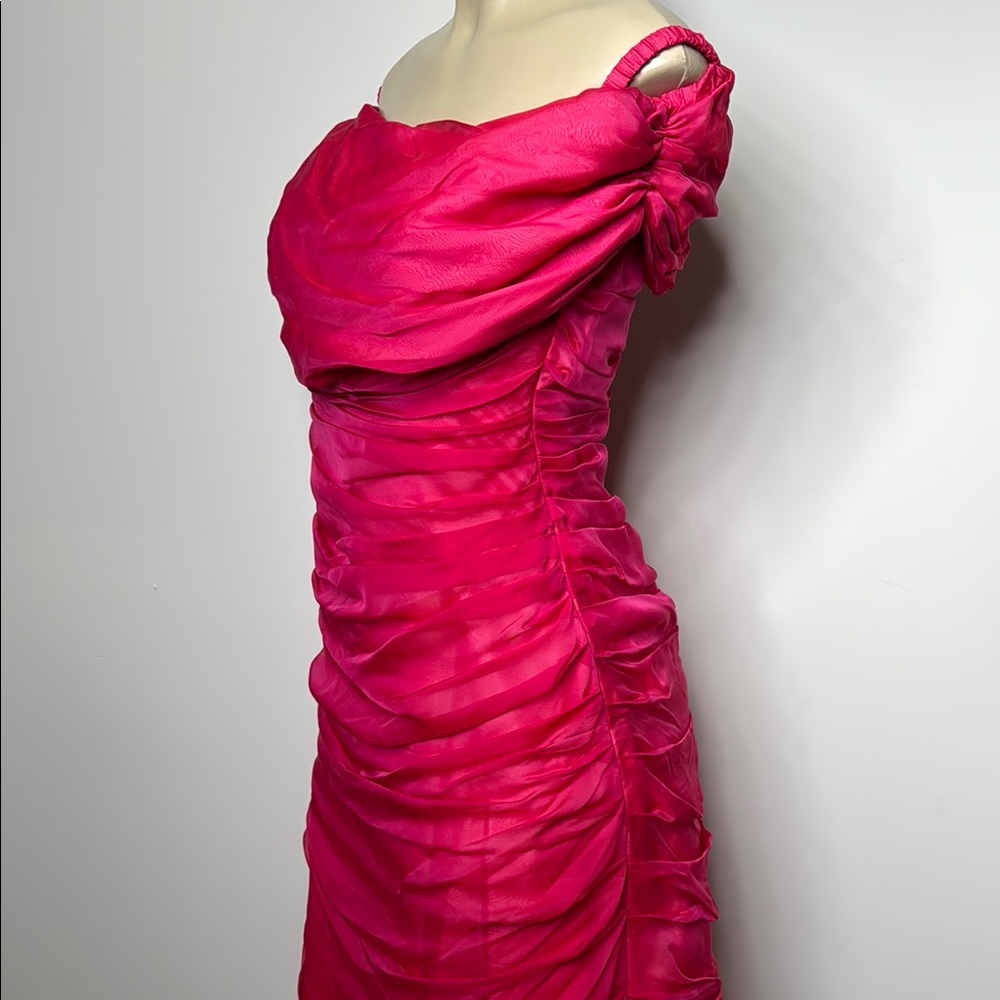 Elegant Pink Off-Shoulder Ruched Midi Dress - Picture 3 of 11